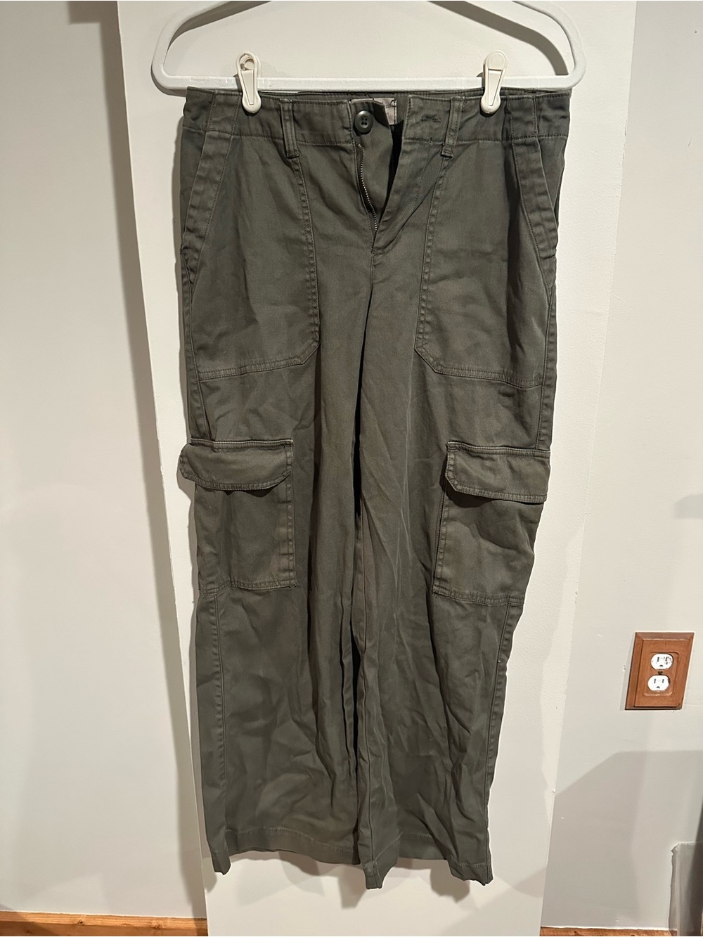 Universal Thread Cargo Pants — Olive Green